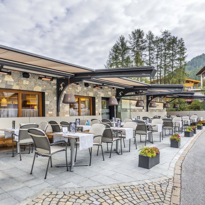 Wandern in Samnaun, Verweilen auf der Sonnenterrasse Wandern in Samnaun, Verweilen auf der Sonnenterrasse